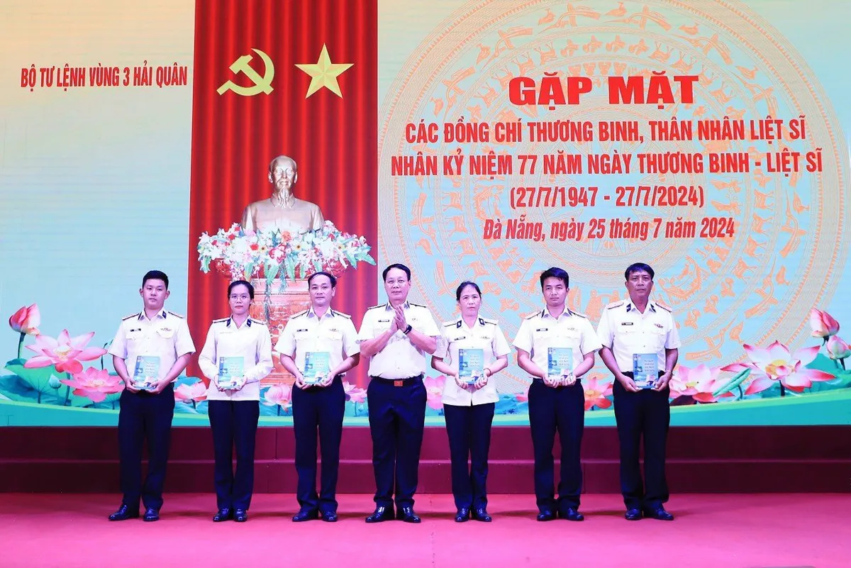 Hải quân tổ chức nhiều hoạt động đền ơn đáp nghĩa nhân ngày Thương binh - Liệt sĩ - Ảnh 6.