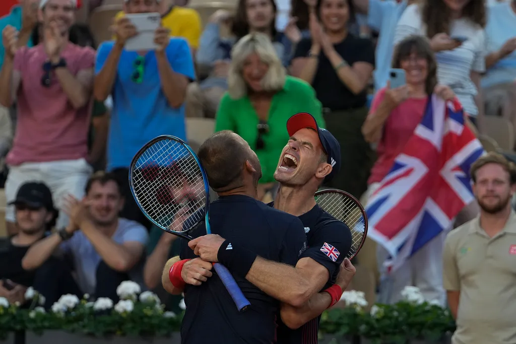 Rafael Nadal và Andy Murray cùng giành chiến thắng - Ảnh 2. Rafael Nadal và Andy Murray cùng giành chiến thắng - Ảnh 2.