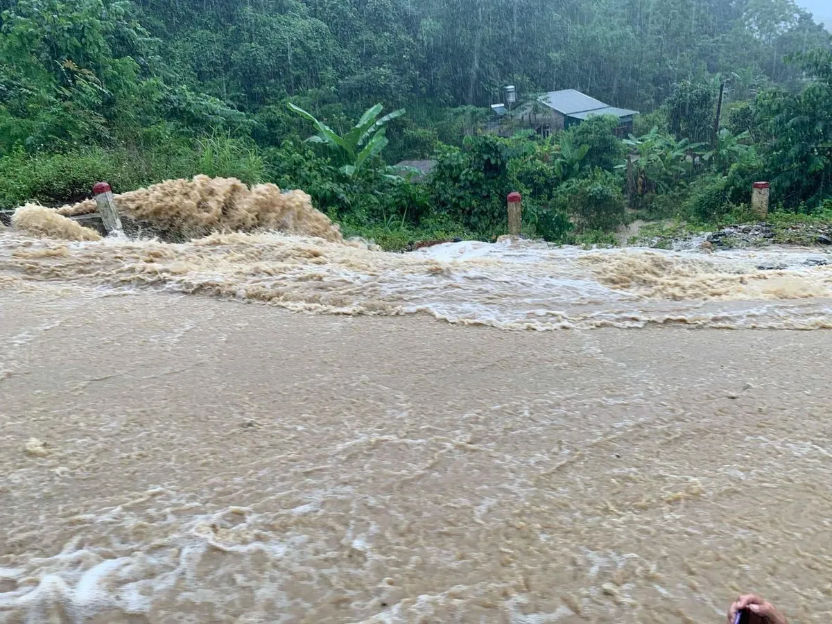 Lạng Sơn: Ngập nhiều nơi do mưa lớn - Ảnh 2.