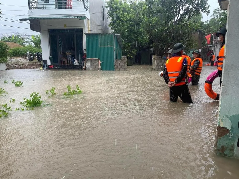 Lạng Sơn: Ngập nhiều nơi do mưa lớn - Ảnh 9.