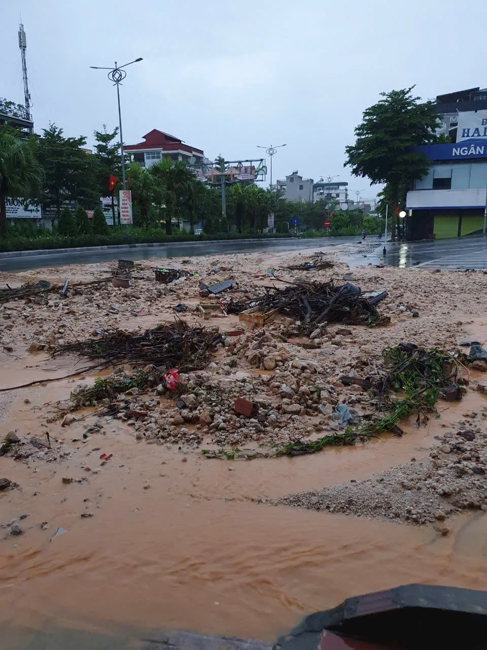 Quảng Ninh: Cấm đường Đặng Bá Hát do sạt lở - Ảnh 2.