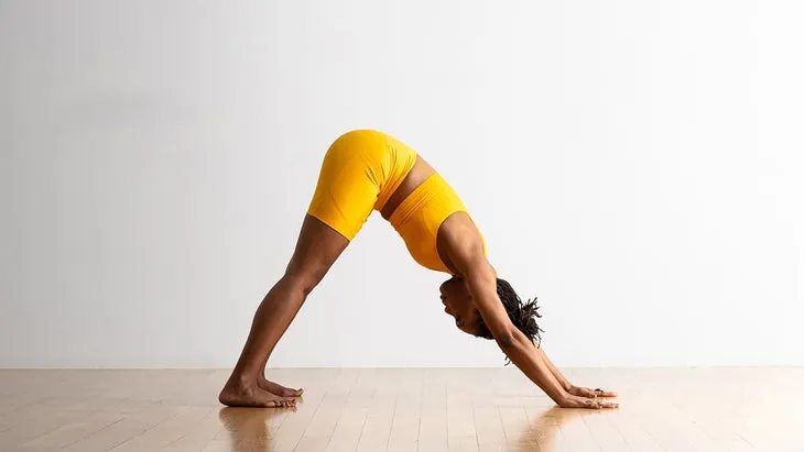 Dua Lipa chia sẻ 5 tư thế Yoga giúp trở nên bình tĩnh và sáng suốt - Ảnh 1. Dua Lipa chia sẻ 5 tư thế Yoga giúp trở nên bình tĩnh và sáng suốt - Ảnh 1.