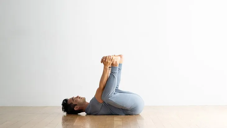 Dua Lipa chia sẻ 5 tư thế Yoga giúp trở nên bình tĩnh và sáng suốt - Ảnh 4. Dua Lipa chia sẻ 5 tư thế Yoga giúp trở nên bình tĩnh và sáng suốt - Ảnh 4.