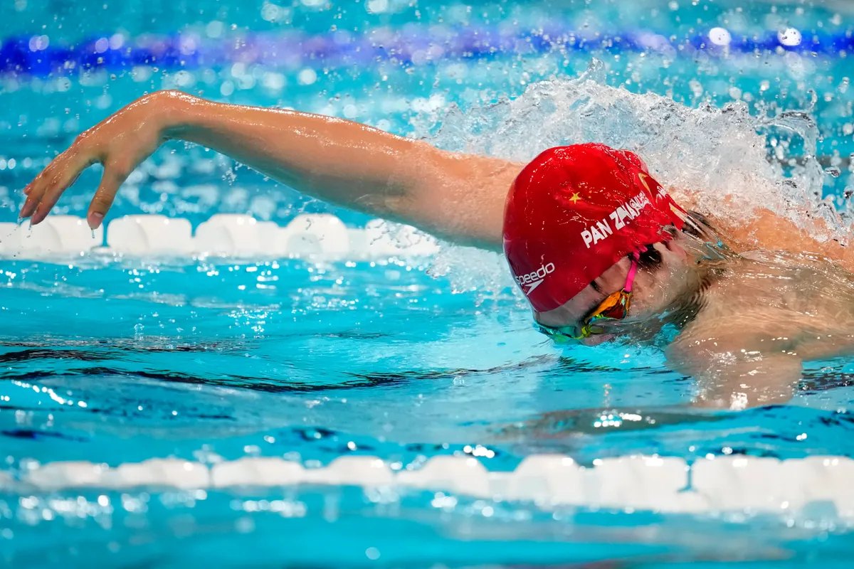 Kình ngư Trung Quốc trở thành VĐV bơi lội đầu tiên phá kỷ lục thế giới tại Olympic Paris 2024 - Ảnh 2. Kình ngư Trung Quốc trở thành VĐV bơi lội đầu tiên phá kỷ lục thế giới tại Olympic Paris 2024 - Ảnh 2.