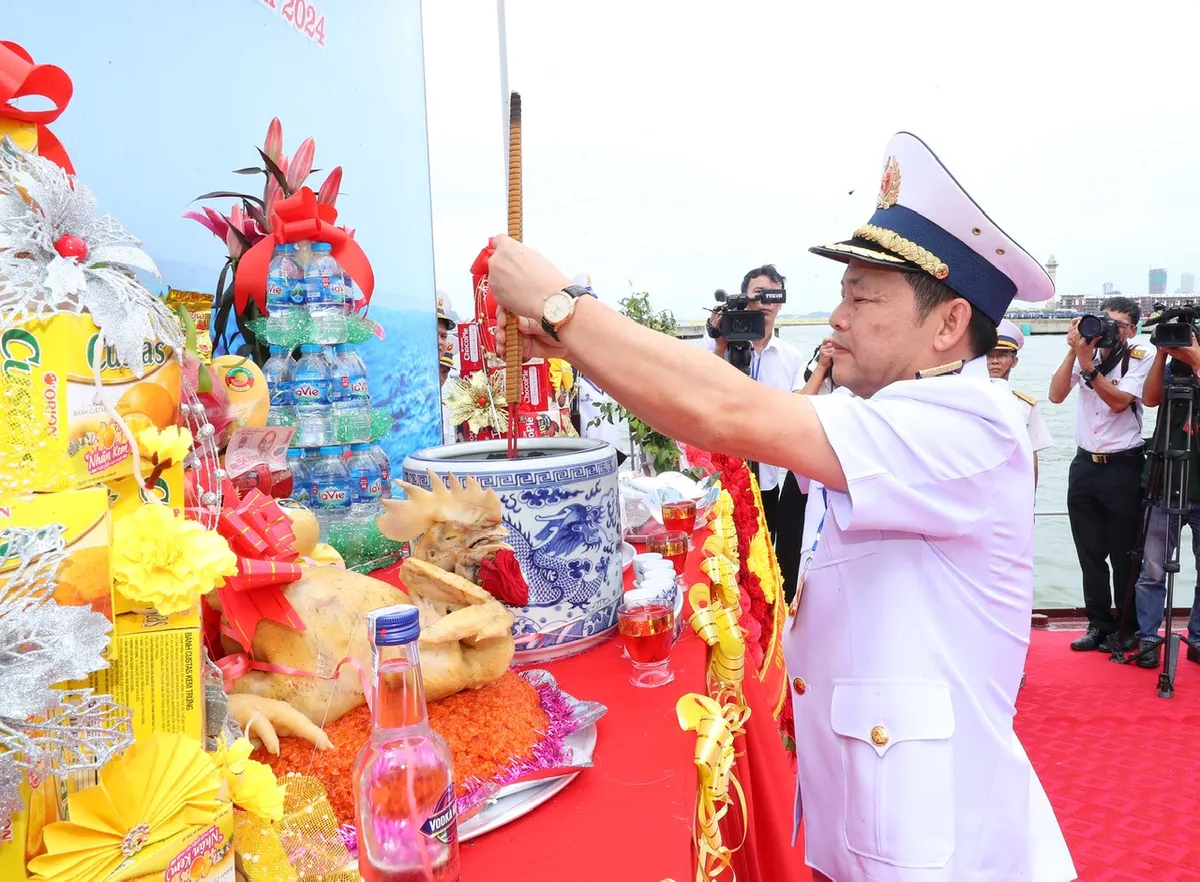 Quân chủng Hải quân tưởng niệm Chiến thắng trận đầu ngày 02&05/8/1964 tại Quảng Ninh - Ảnh 1.