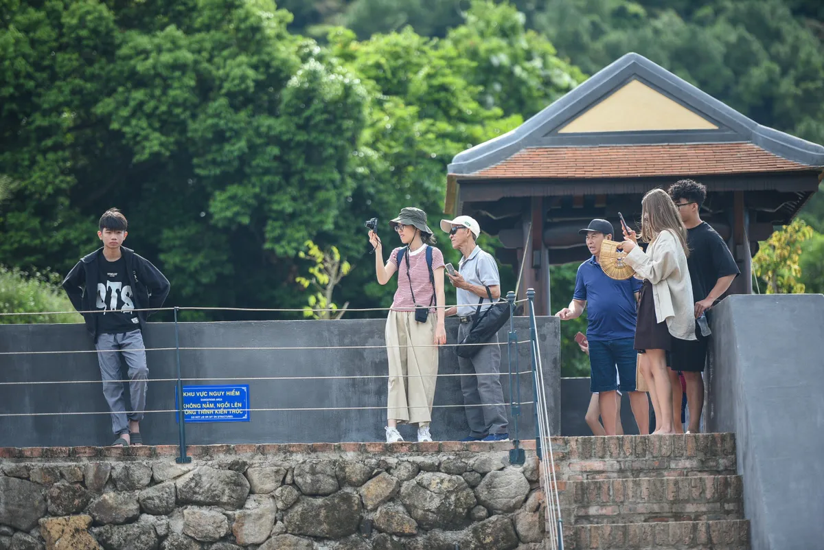 Di t&iacute;ch Thi&ecirc;n hạ đệ nhất h&ugrave;ng quan ng&agrave;y đầu mở cửa đ&oacute;n kh&aacute;ch - Ảnh 12.