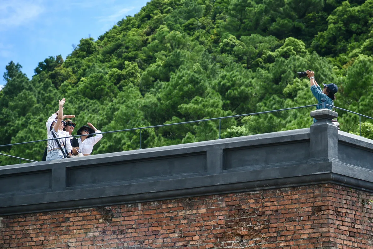 Di t&iacute;ch Thi&ecirc;n hạ đệ nhất h&ugrave;ng quan ng&agrave;y đầu mở cửa đ&oacute;n kh&aacute;ch - Ảnh 11.