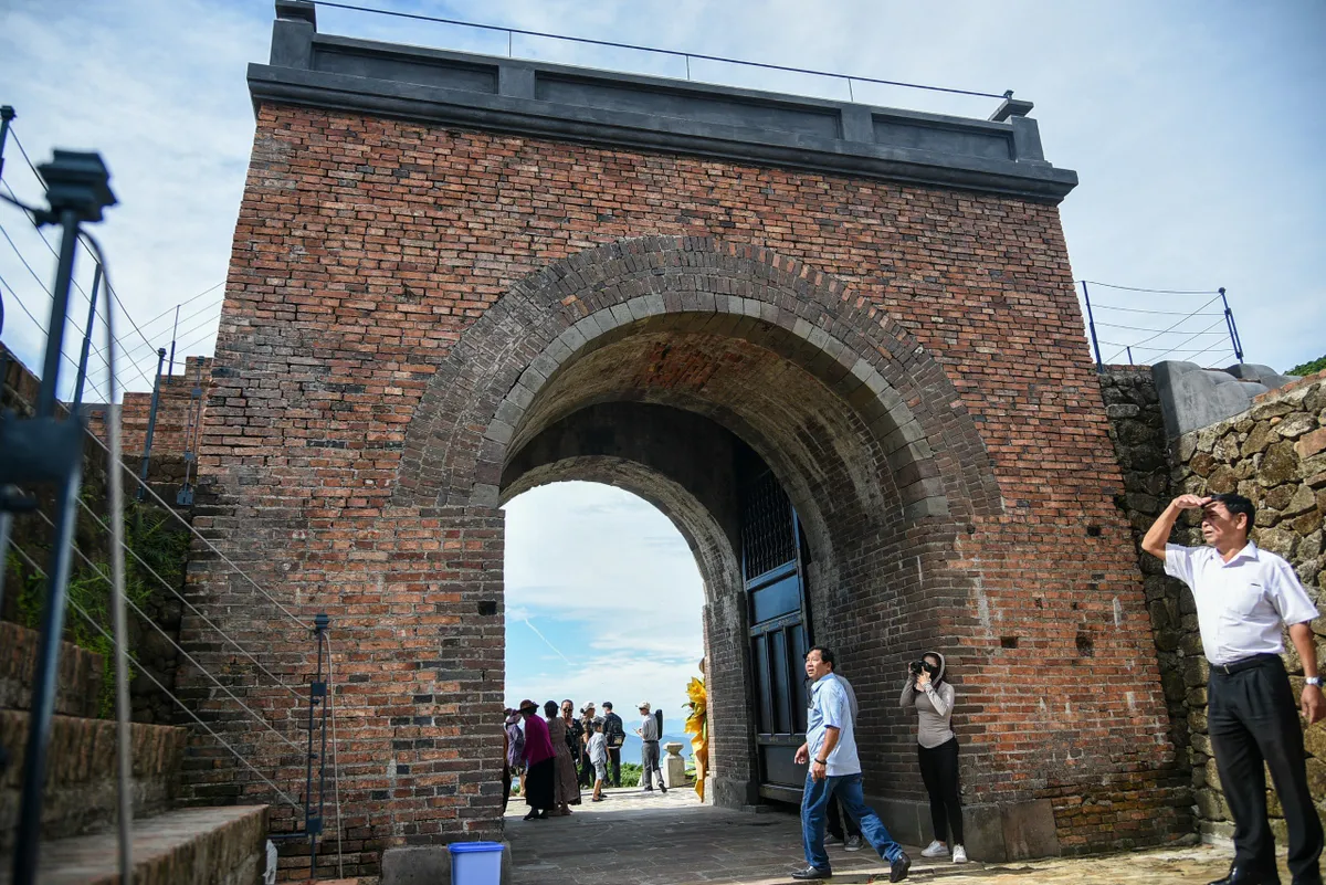 Di t&iacute;ch Thi&ecirc;n hạ đệ nhất h&ugrave;ng quan ng&agrave;y đầu mở cửa đ&oacute;n kh&aacute;ch - Ảnh 3.