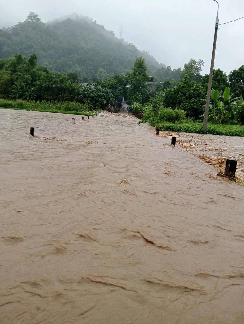 Hà Giang: Hàng chục hộ dân bị ảnh hưởng do mưa ngập, sạt lở đất - Ảnh 6.