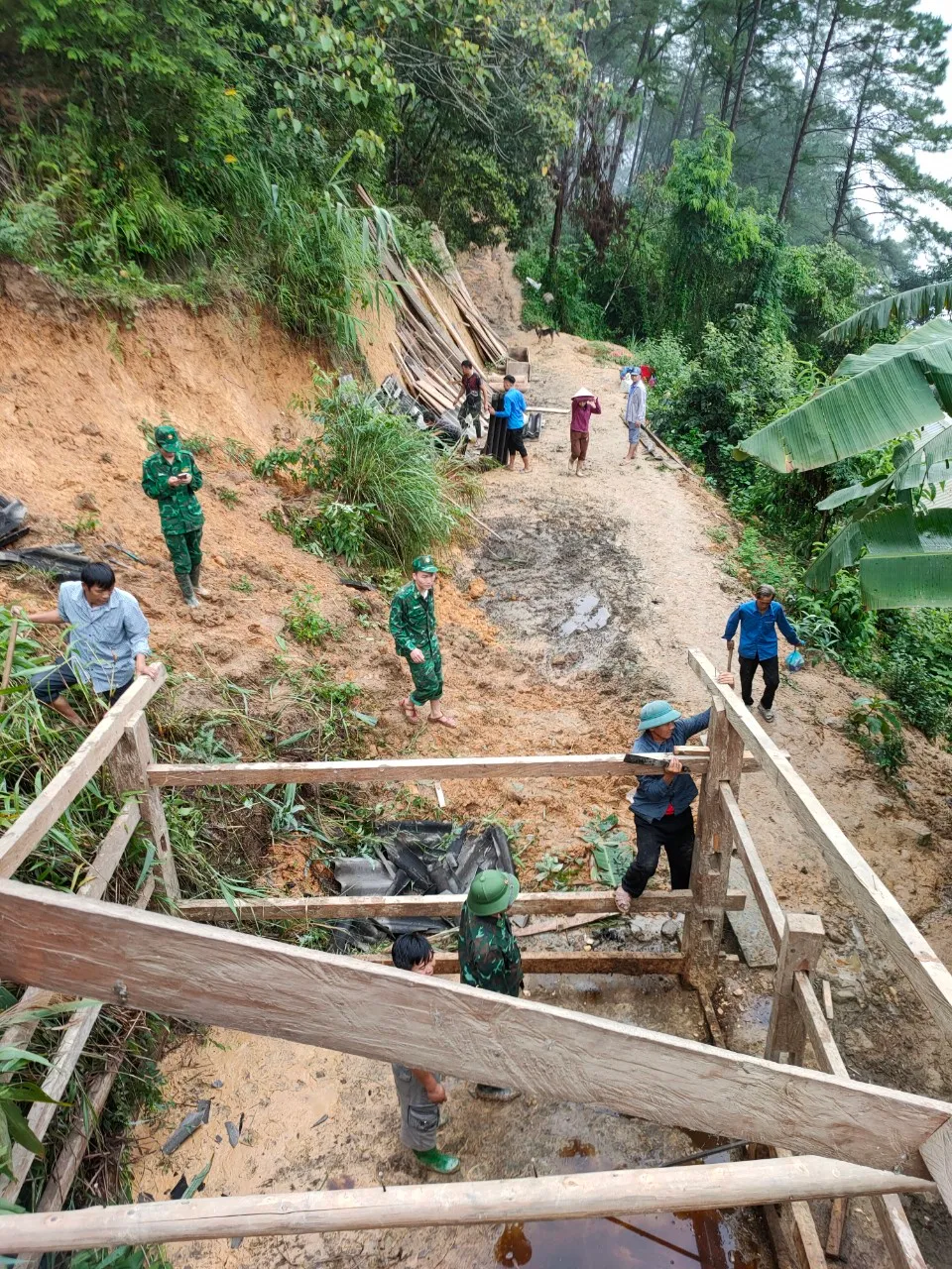 Hà Giang: Hàng chục hộ dân bị ảnh hưởng do mưa ngập, sạt lở đất - Ảnh 4.