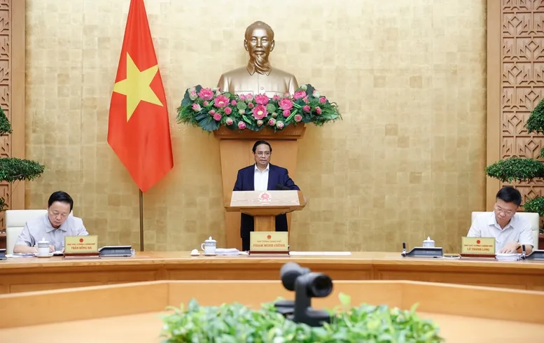 Thủ tướng Phạm Minh Ch&iacute;nh: Phấn đấu kết quả năm 2024 cao hơn, bao tr&ugrave;m hơn, to&agrave;n diện hơn năm 2023 - Ảnh 2.