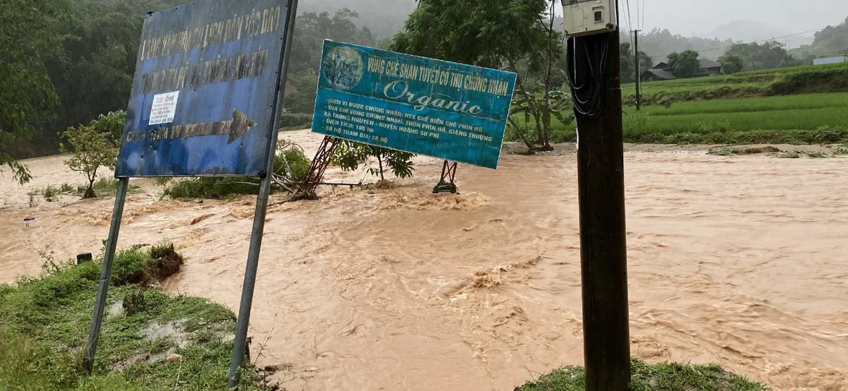 Hà Giang: Sạt lở đất khiến 4 người thương vong - Ảnh 1.