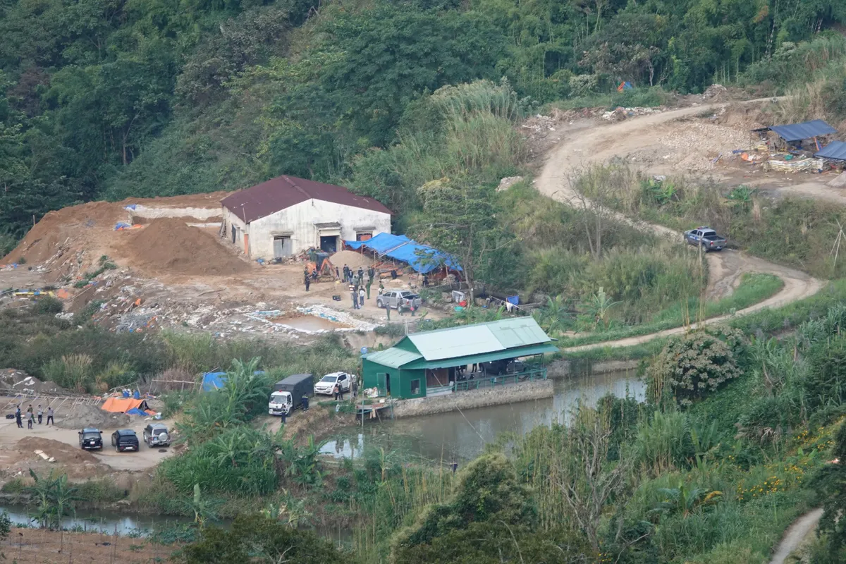 Bộ Công an khen thưởng lực lượng phá chuyên án khai thác vàng trái phép tại Bình Thuận - Ảnh 1.