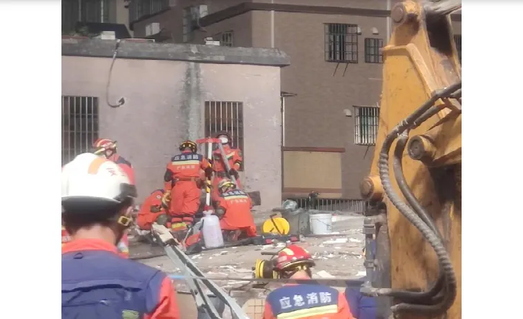 3 người tử vong, sập nhà 2 tầng do nổ khí gas ở Trung Quốc - Ảnh 1.