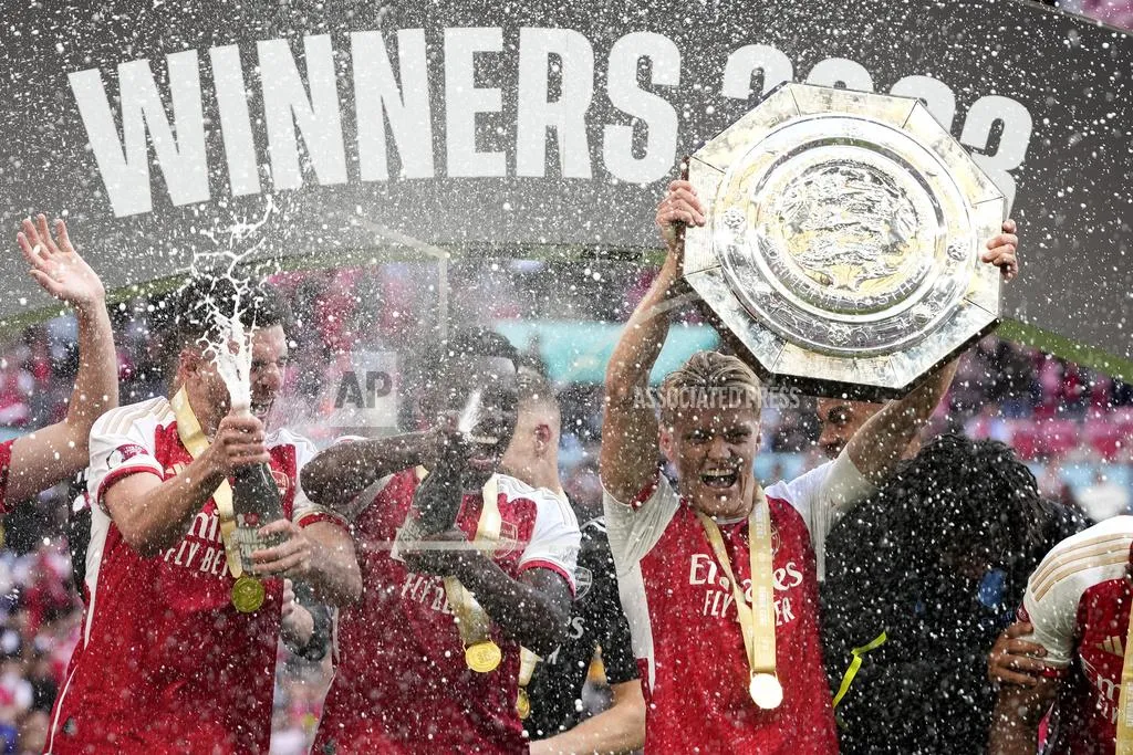 Trời sinh Arsenal sao còn tạo ra Manchester City - Ảnh 2. Trời sinh Arsenal sao còn tạo ra Manchester City - Ảnh 2.