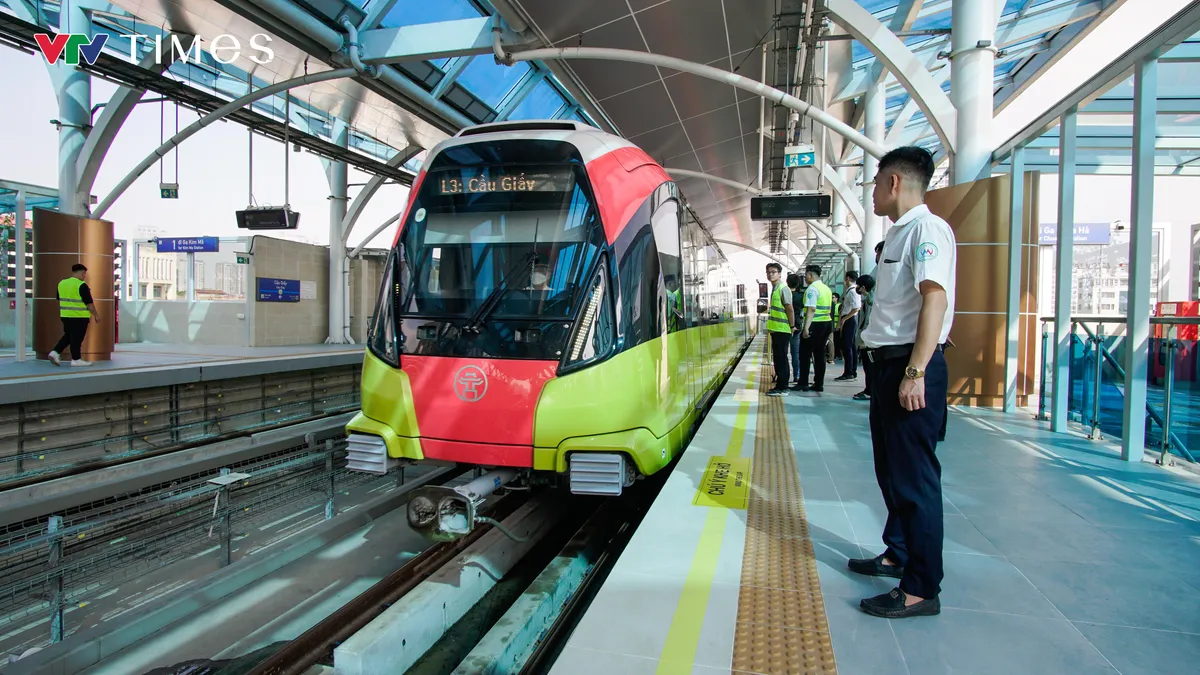 Người dân háo hức trải nghiệm đoạn trên cao Metro Nhổn - ga Hà Nội  - Ảnh 10.
