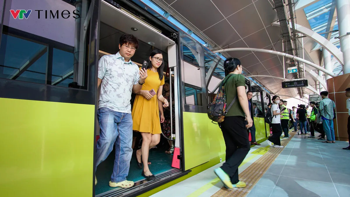 Người dân háo hức trải nghiệm đoạn trên cao Metro Nhổn - ga Hà Nội  - Ảnh 8.