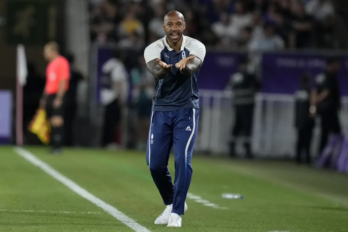 Huyền thoại Thierry Henry của Arsenal bùng nổ cảm xúc tại Thế vận hội - Ảnh 2. Huyền thoại Thierry Henry của Arsenal bùng nổ cảm xúc tại Thế vận hội - Ảnh 2.