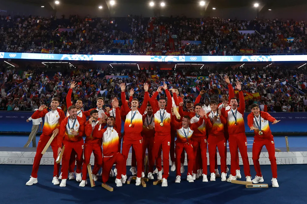 Olympic Tây Ban Nha giành HCV Olympic Paris 2024 sau màn rượt đuổi kịch tính - Ảnh 3. Olympic Tây Ban Nha giành HCV Olympic Paris 2024 sau màn rượt đuổi kịch tính - Ảnh 3.
