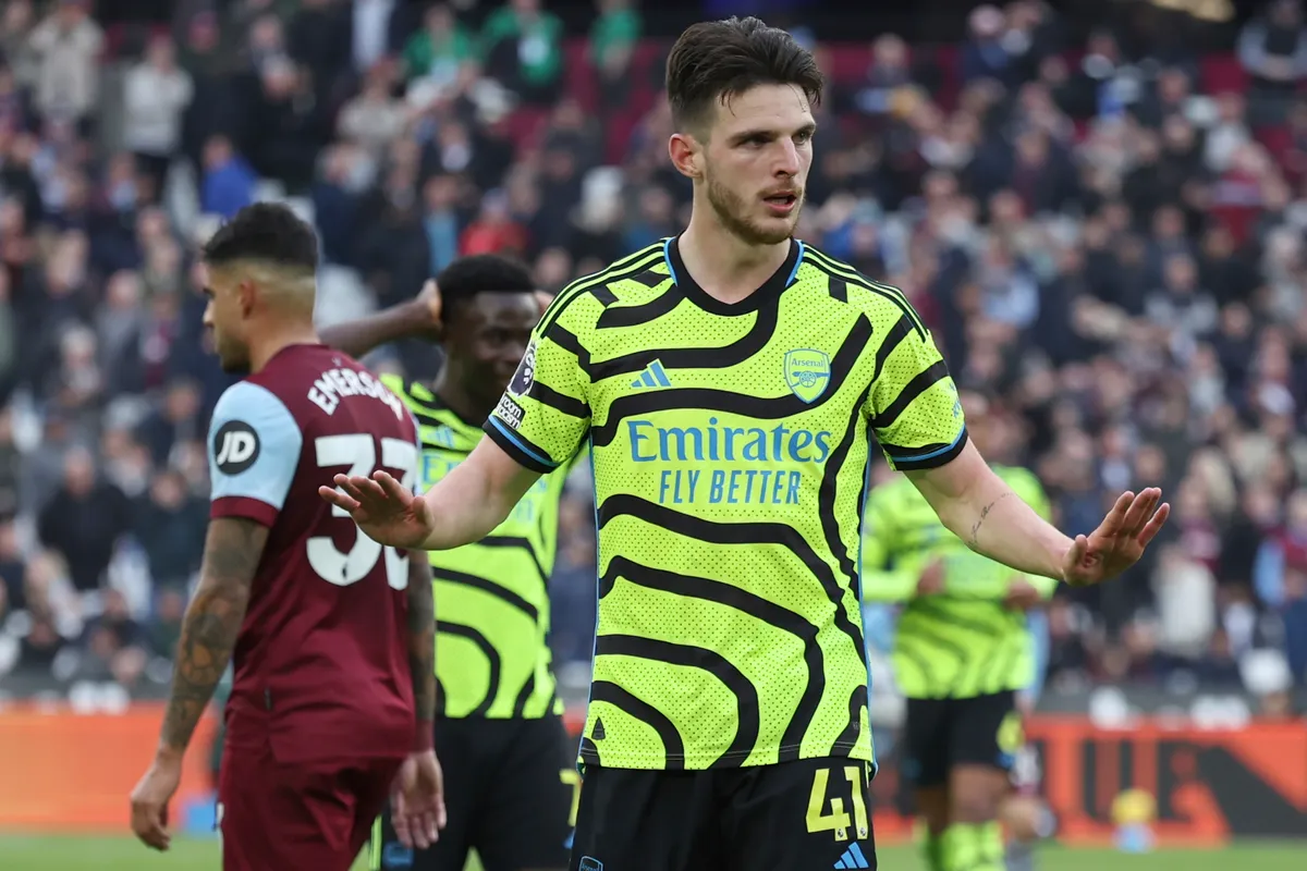 Riccardo Calafiori - chìa khóa để Arsenal xưng vương Ngoại hạng Anh - Ảnh 2. Riccardo Calafiori - chìa khóa để Arsenal xưng vương Ngoại hạng Anh - Ảnh 2.