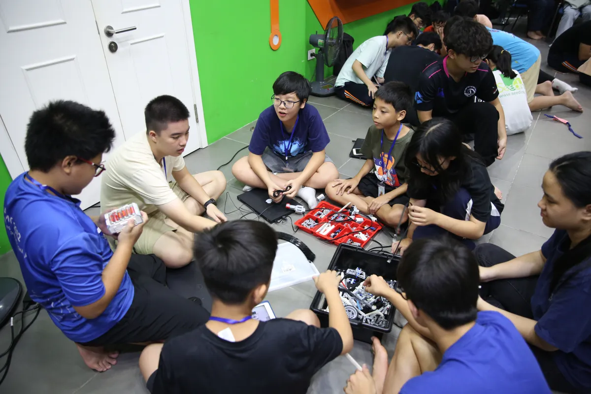 GART Robotics Camp 2024: Khơi dậy niềm đam mê sáng tạo của thiếu niên - Ảnh 20.