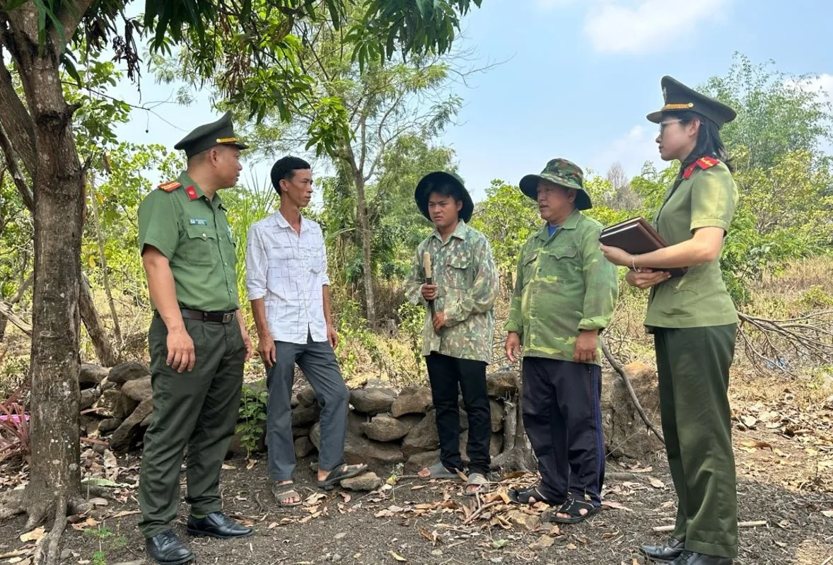 Lừa phỉnh người đồng bào dân tộc thiểu số bán nhà đi theo ảo vọng việc nhẹ lượng cao - Ảnh 2.