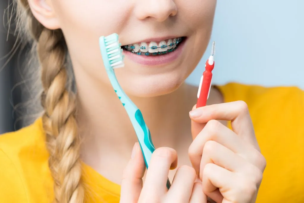 Nên đánh răng trước hay sau bữa sáng? - Ảnh 2. Nên đánh răng trước hay sau bữa sáng? - Ảnh 2.