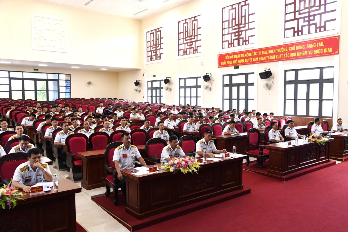 S&ocirc;i nổi hội thi thuyền trưởng, ch&iacute;nh trị vi&ecirc;n t&agrave;u năm 2024. - Ảnh 2.