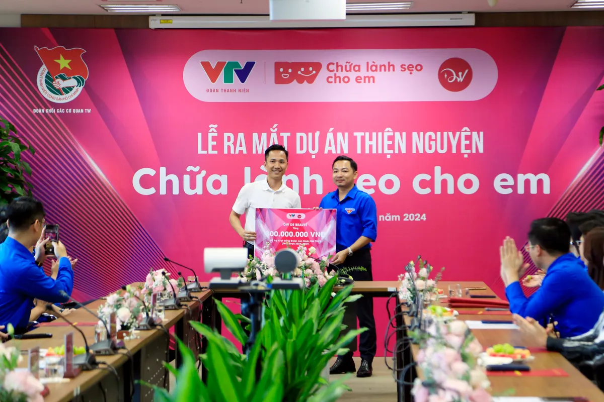 Ra mắt dự án thiện nguyện Chữa lành sẹo cho em - Ảnh 7.