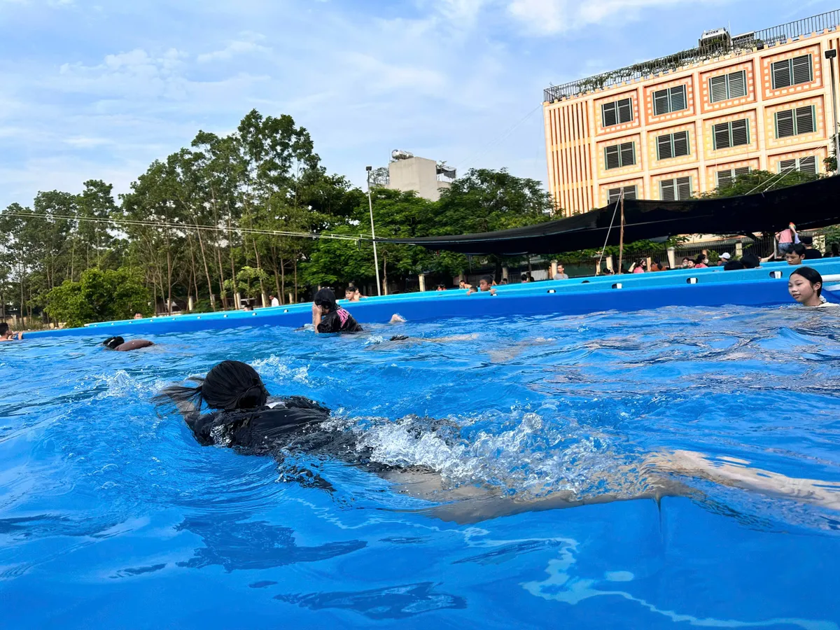 Phát động mô hình bể bơi cho em giúp trẻ em học bơi miễn phí ở Hạ Long  - Ảnh 4.