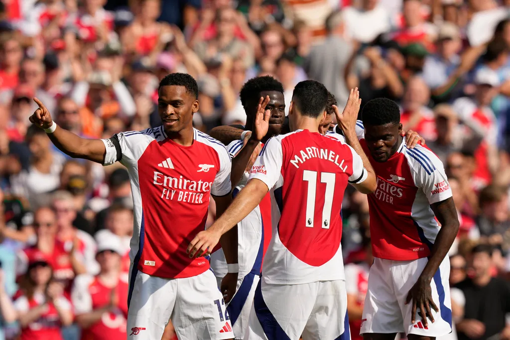 Liverpool và Arsenal khởi đầu thuận lợi tại giải Ngoại Hạng Anh - Ảnh 3. Liverpool và Arsenal khởi đầu thuận lợi tại giải Ngoại Hạng Anh - Ảnh 3.