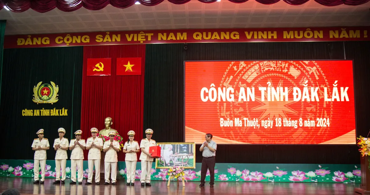 Thủ tướng Phạm Minh Chính thăm cán bộ, chiến sĩ Công an tỉnh Đắk Lắk - Ảnh 3.