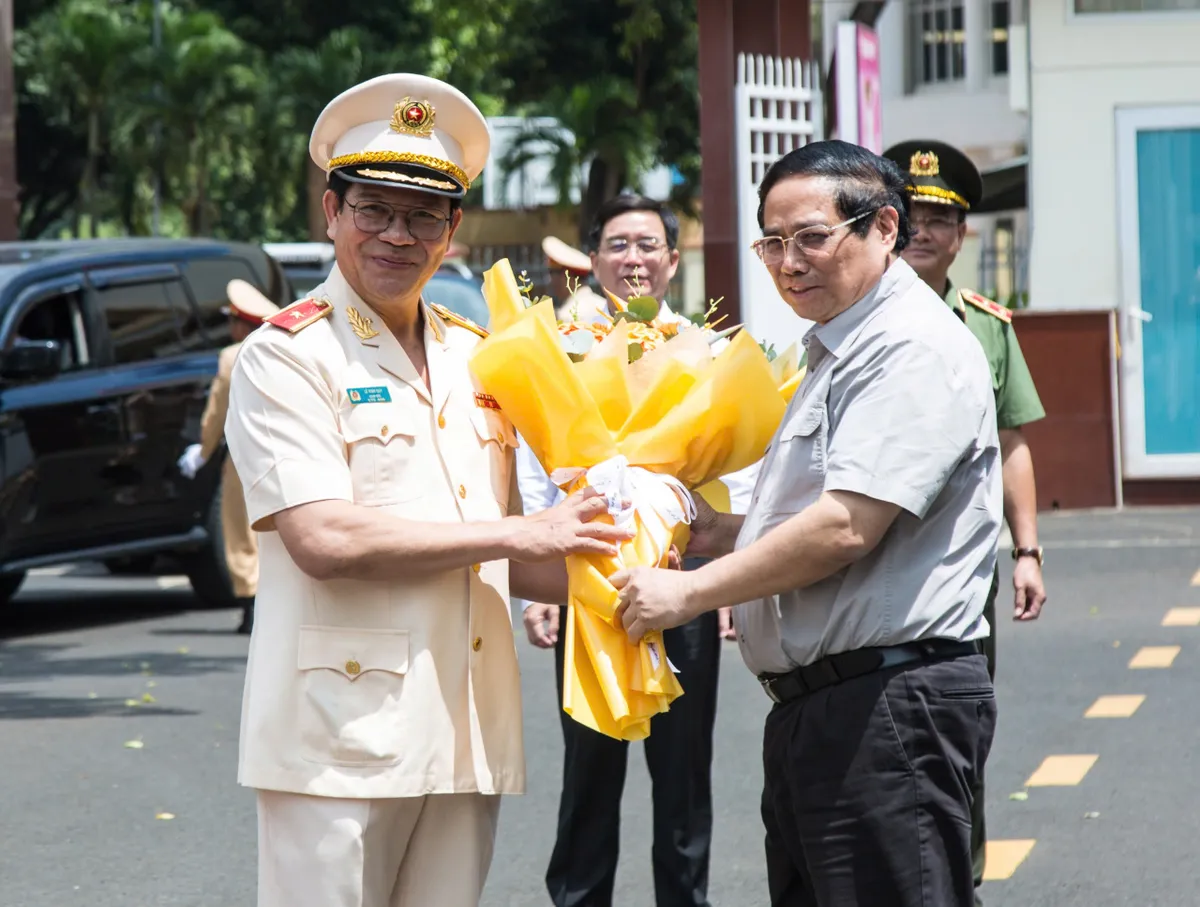 Thủ tướng Phạm Minh Chính thăm cán bộ, chiến sĩ Công an tỉnh Đắk Lắk - Ảnh 1.