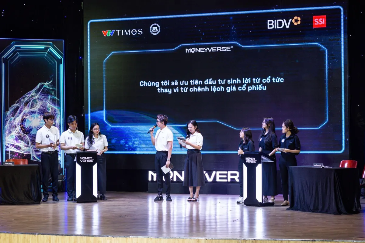 Sơ loại Vũ trụ Đồng tiền: Sắc sảo phần tranh biện tại Đại học Kinh tế - Luật, ĐH Quốc gia TP Hồ Ch&iacute; Minh - Ảnh 2.