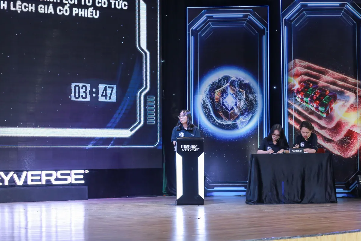 Sơ loại Vũ trụ Đồng tiền: Sắc sảo phần tranh biện tại Đại học Kinh tế - Luật, ĐH Quốc gia TP Hồ Ch&iacute; Minh - Ảnh 3.