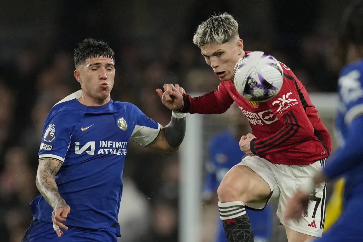 Enzo Fernandez bị Gary Neville chỉ trích sau trận thua của Chelsea trước Man City - Ảnh 1. Enzo Fernandez bị Gary Neville chỉ trích sau trận thua của Chelsea trước Man City - Ảnh 1.