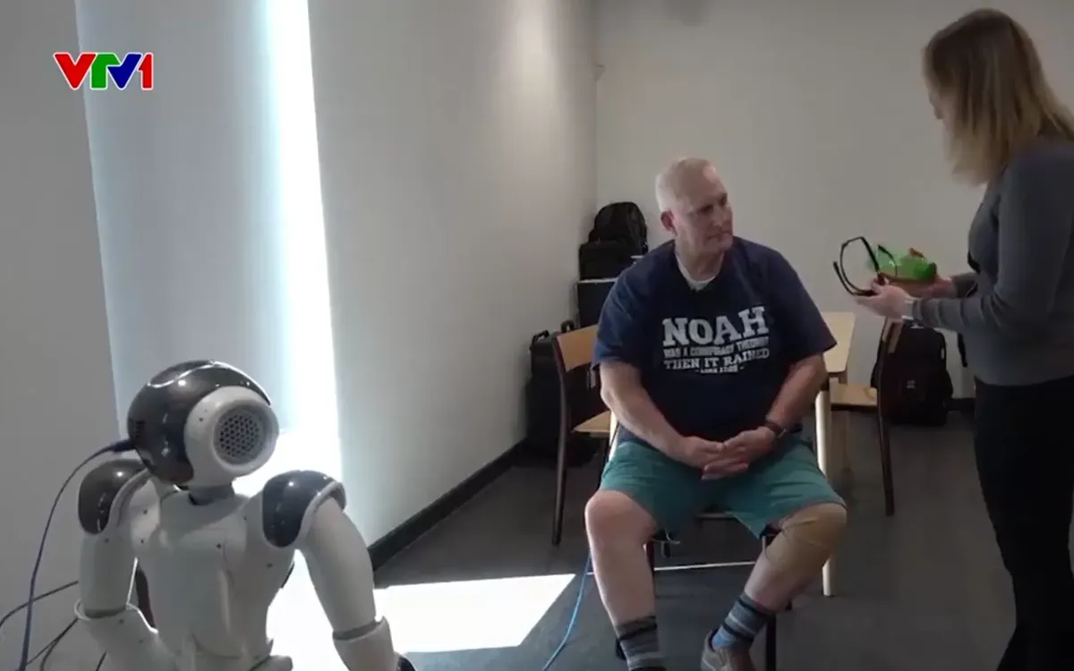 Khi nền kinh tế th&iacute;ch nghi với sự c&ocirc; đơn - Ảnh 1.