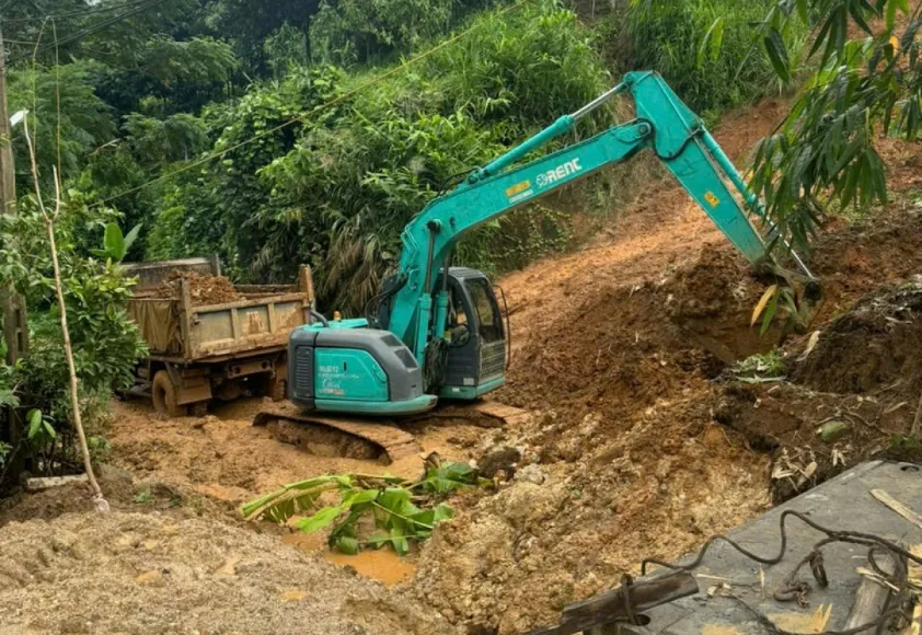 Yên Bái di dời trường Hồng Ca do sạt lở - Ảnh 1.