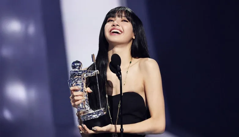 Lisa trở thành nghệ sĩ solo đầu tiên của Kpop biểu diễn tại Lễ trao giải  MTV VMAs 2024 - Ảnh 1.