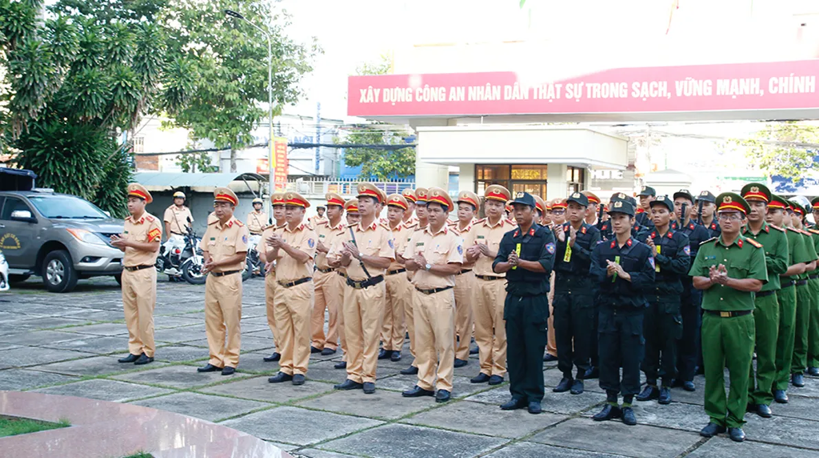 Công an An Giang ra quân đảm bảo ATGT dịp Quốc khánh 2/9 và khai giảng năm học mới - Ảnh 1.