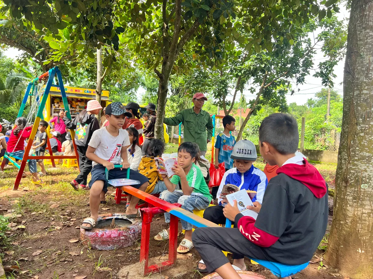 Ngày hội thiếu nhi mang niềm vui tới buôn làng ở Tây Nguyên - Ảnh 2.