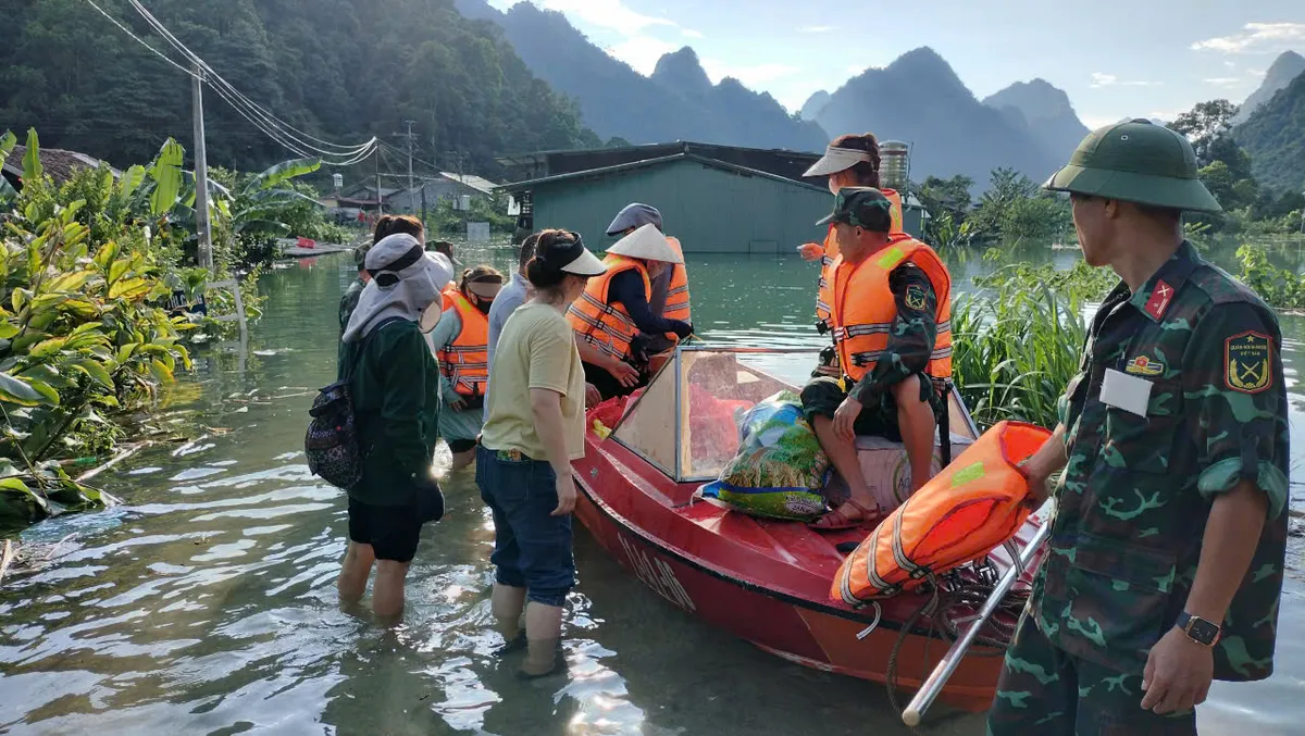 Trùng Khánh (Cao Bằng) vẫn bị cô lập, ngập sâu gần 3m - Ảnh 4.