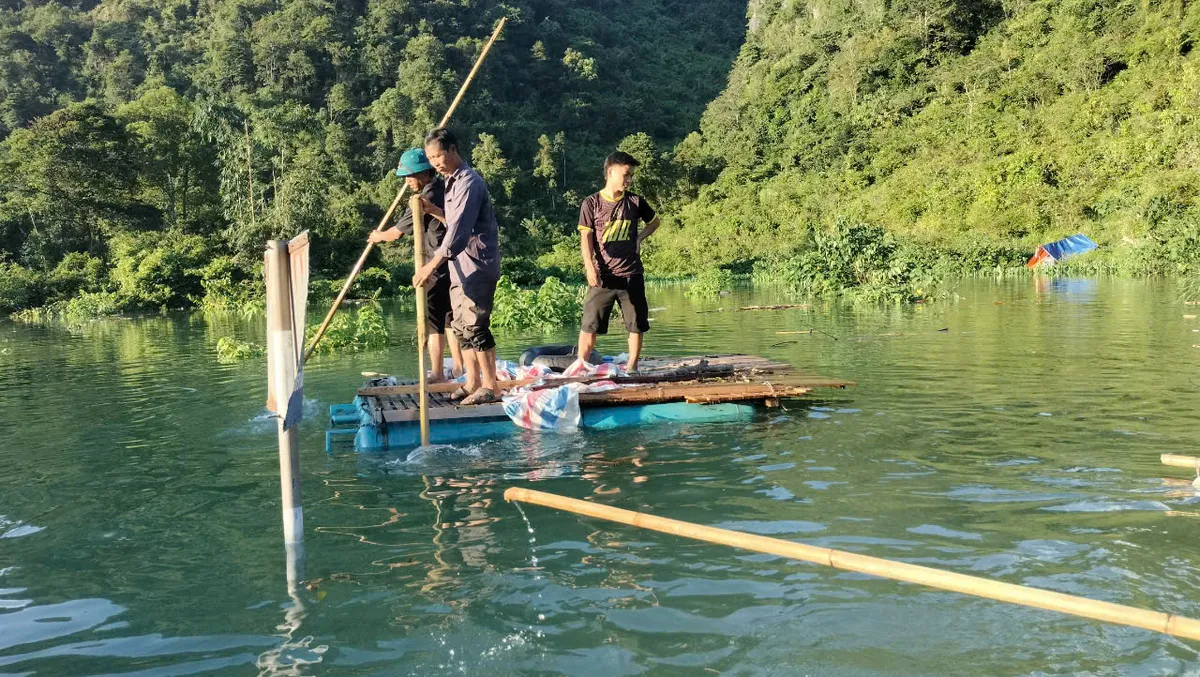 Trùng Khánh (Cao Bằng) vẫn bị cô lập, ngập sâu gần 3m - Ảnh 3.