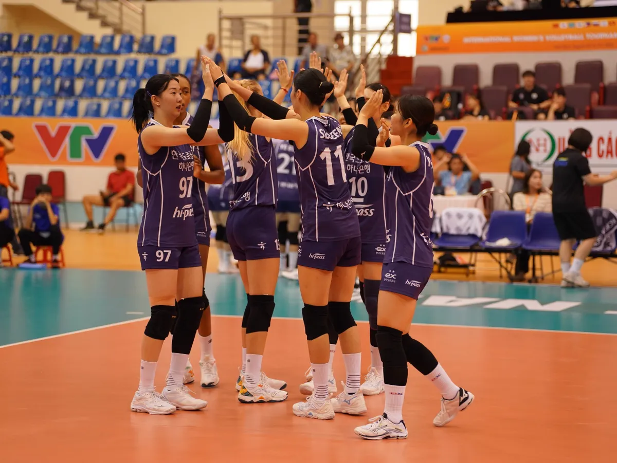 Thắng dễ King Whale (Đài Bắc Trung Hoa), Expressway ghi tên mình vào bán kết VTV Ferroli Cup 2024 - Ảnh 4. Thắng dễ King Whale (Đài Bắc Trung Hoa), Expressway ghi tên mình vào bán kết VTV Ferroli Cup 2024 - Ảnh 4.