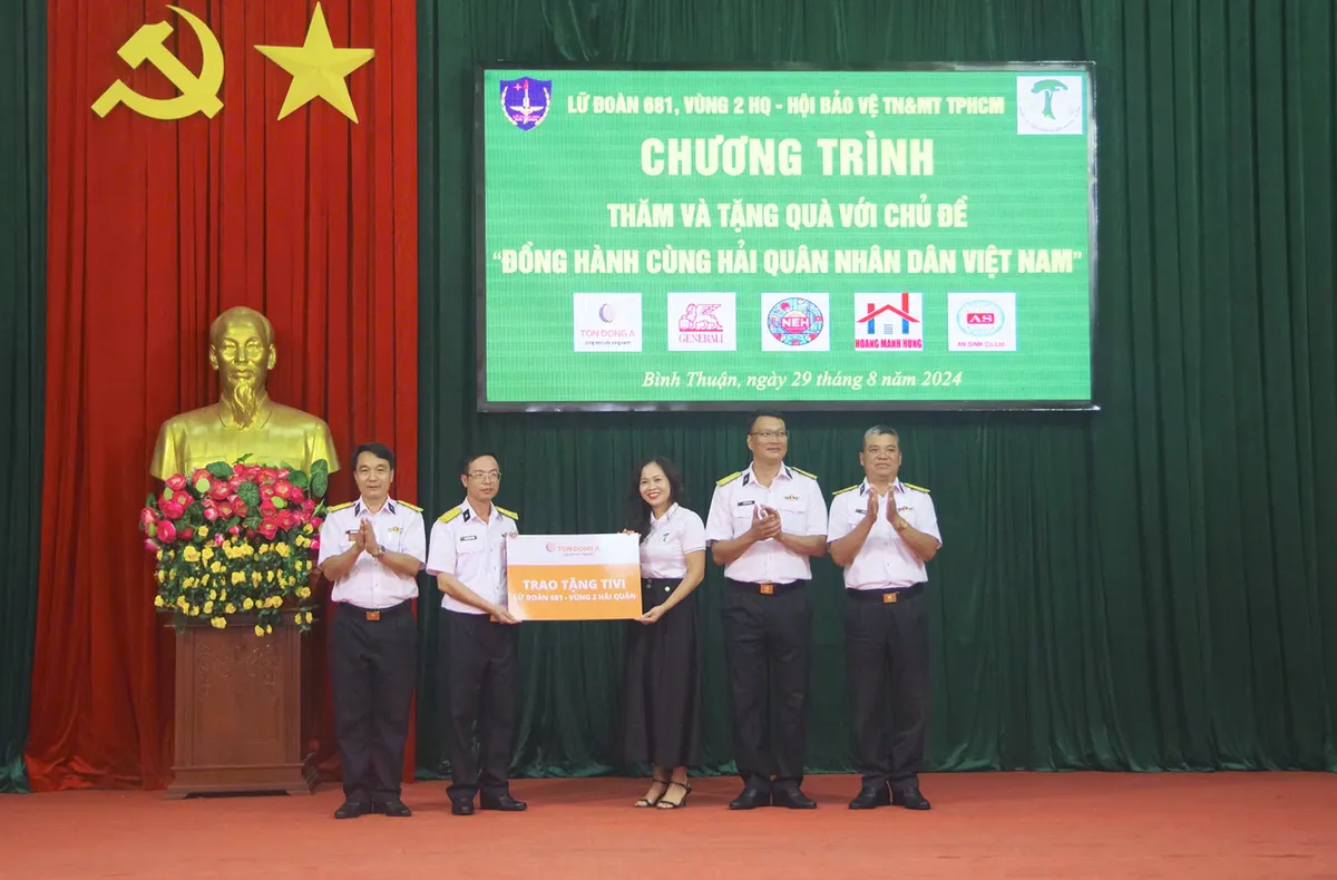 Hội Bảo vệ Thi&ecirc;n nhi&ecirc;n v&agrave; M&ocirc;i trường TP. Hồ Ch&iacute; Minh tặng 10.000 c&acirc;y xanh cho V&ugrave;ng 2 Hải qu&acirc;n - Ảnh 2.