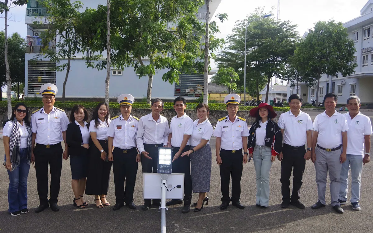 Hội Bảo vệ Thi&ecirc;n nhi&ecirc;n v&agrave; M&ocirc;i trường TP. Hồ Ch&iacute; Minh tặng 10.000 c&acirc;y xanh cho V&ugrave;ng 2 Hải qu&acirc;n - Ảnh 3.