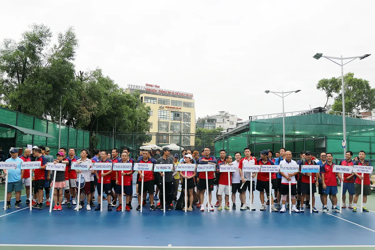 Giải Tennis VTV 2024: Sôi động ngày khai mạc - Ảnh 1.