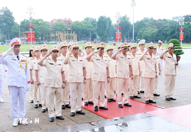 Lãnh đạo Đảng, Nhà nước vào Lăng viếng Chủ tịch Hồ Chí Minh nhân dịp Quốc khánh - Ảnh 4.