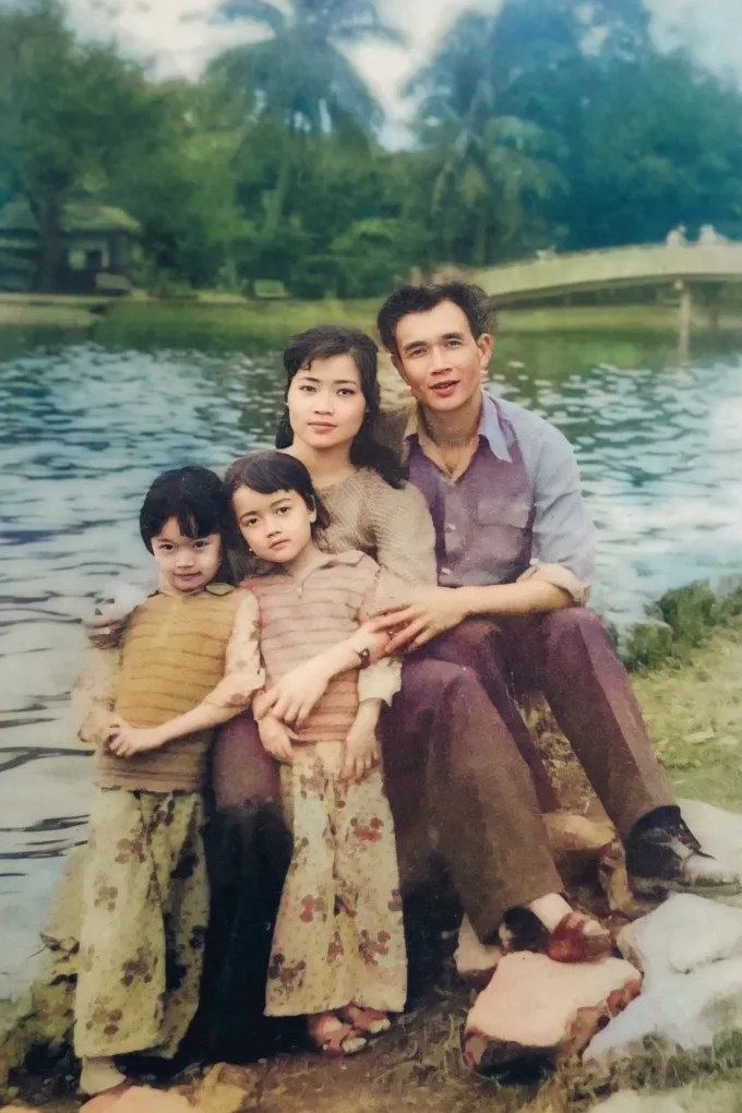 NSND Thu Quế sở hữu v&ograve;ng eo mơ ước ở tuổi 55, V&acirc;n Dung hiếm hoi khoe ảnh gia đ&igrave;nh - Ảnh 2.