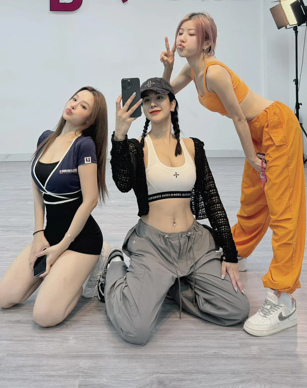 NSND Thu Quế sở hữu v&ograve;ng eo mơ ước ở tuổi 55, V&acirc;n Dung hiếm hoi khoe ảnh gia đ&igrave;nh - Ảnh 8.